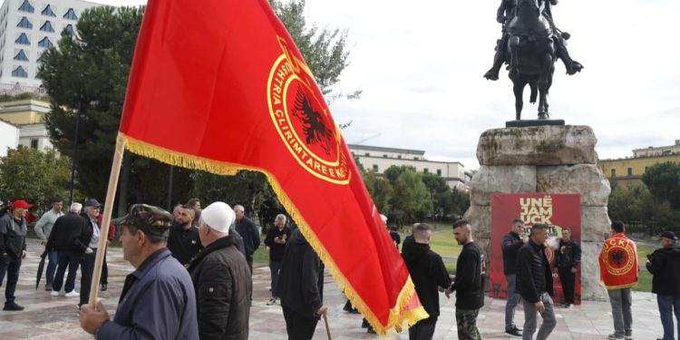 “SHQIPTARËT NGRITËN ZËRIN PËR KUJTESË”/ Balluku në mbështetje të protestës për UÇK: Jo më drejtësi të padrejtë!