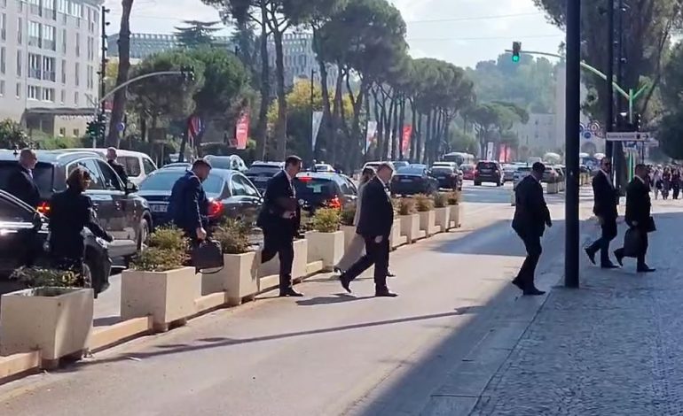 KOMISIONI I LIGJEVE/ Kreu i SPAK, Altin Dumani mbërrin në Kryesinë e Kuvendit