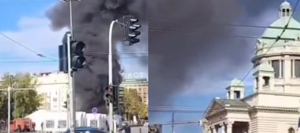 PAMJET/ Të shtëna me armë dhe re gjigande tymi pranë Parlamentit serb