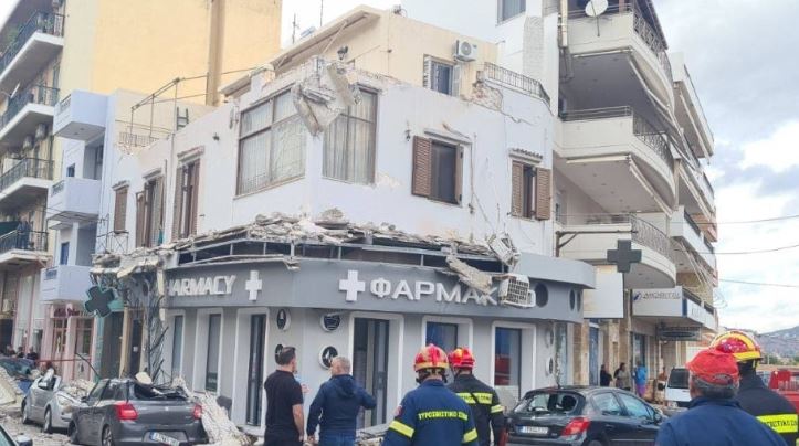 GREQI/ Shembet ballkoni i një banese në qytetin e Lavrios, nuk raportohet për të lënduar
