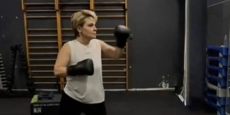ME DOREZA BOKSI NË DUAR/ Kryemadhi mesazh avokatit nga palestra: Të përshëndes, ligji paska…