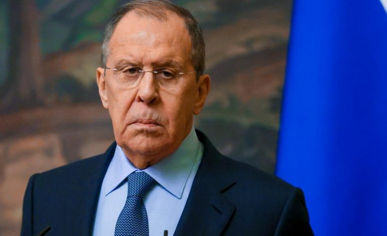 “PROCESI I ALASKËS NUK KA MBARUAR”/ Lavrov i kthehet takimit Trump-Putin: Presim ende një përgjigje nga SHBA-të