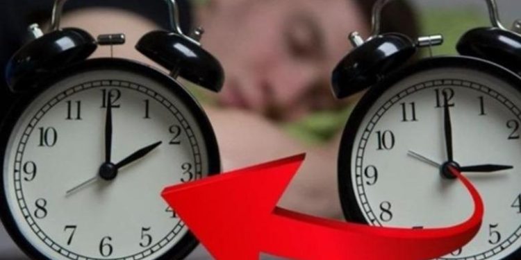 RIKTHEHET ORA DIELLORE/ Sonte në orën 03:00, akrepat shkojnë 60 minuta pas! Flemë një orë me shumë