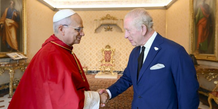 DITË HISTORIKE NË VATIKAN/ Charles III dhe Papa Leoni shkëmbejnë tituj dhe dhurata