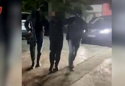 I NDODH AJO QË NUK E PRISTE/ Në kërkim nga autoritetet e Kosovës për drogë, arrestohet 44-vjeçari në Tepelenë