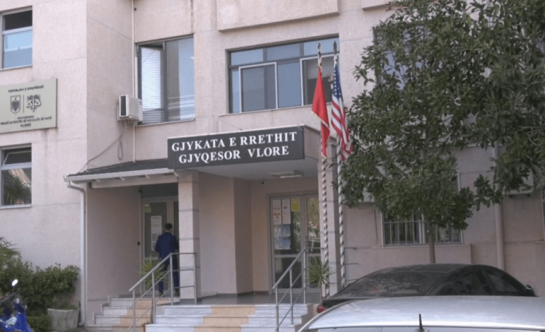 E RËNDË/ Dhunohet punonjësi i sigurisë në Gjykatën e Vlorës, autori një avokat (EMRI)