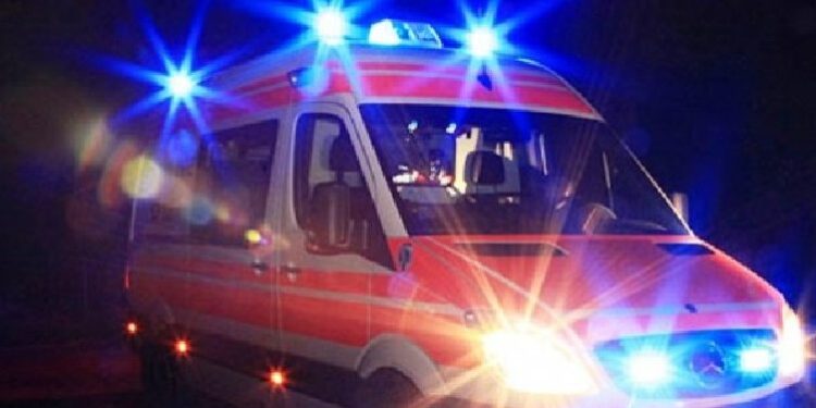 “PLAS” SHERRI PËR PARKIMIN E MJETIT NË FIER/ Plagoset me thikë 33-vjeçari, shpallet në kërkim autori