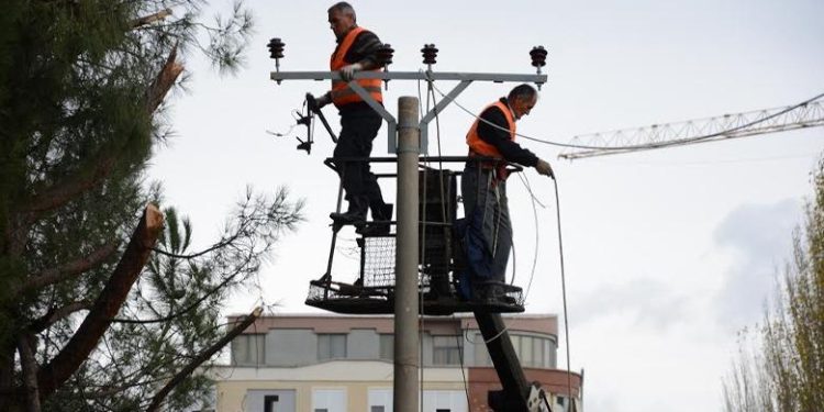 RESHJET E DENDURA SHKAKTOJNË PROBLEME NË LEZHË/ Situata nën monitorim në Shkodër e Kukës