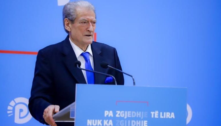 VIDEOLAJM/ Gafa e Sali Berishës: Gilmando Dani, krahu i djathtë i Ervin Salianjit