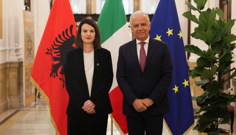 MBLEDHJA E DY QEVERIVE/ Ministrja Koçiu me homologun italian Piantedosi, nënshkruhet Memorandumi i Mirëkuptimit ‘Misioni kundër drogës’