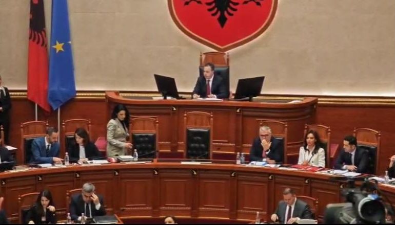 BALLUKU SHKON NË KUVEND/ Bardhi: Erdhi e pandehura