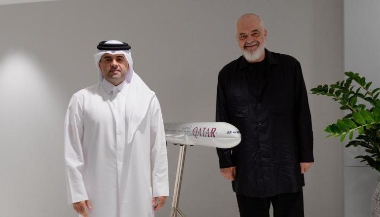 “SHPRESOJ QË SË SHPEJTI TË KEMI FLUTURIME…”/ Rama takohet me drejtorin e Qatar Airways në Doha