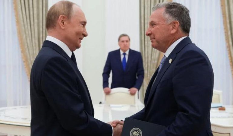 KUSH ËSHTË STEVE WITKOFF? Njeriu që Trump i besoi politikën e jashtme. Pse favorizon Putinin e jo Zelenskyn