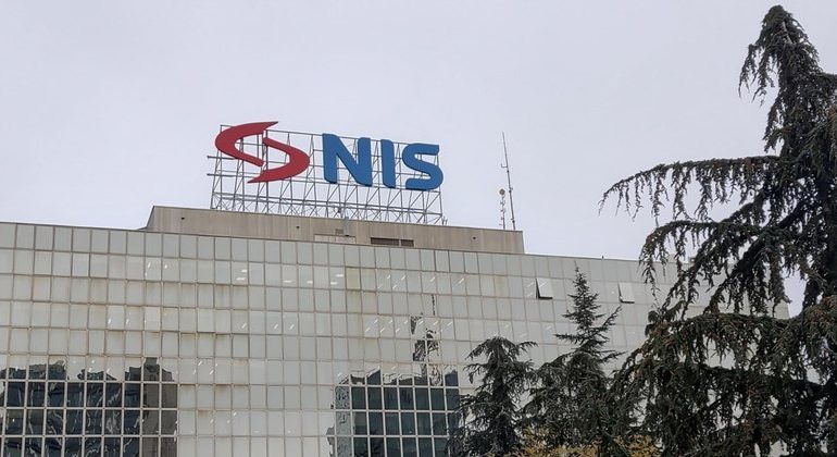 TËRHIQET VUÇIÇ/ Vendos mbylljen e rafinerisë së naftës ruse në Pançevë
