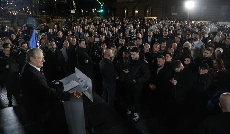 ÇFARË NDODHI? Berisha e mbyll protestën para kohe