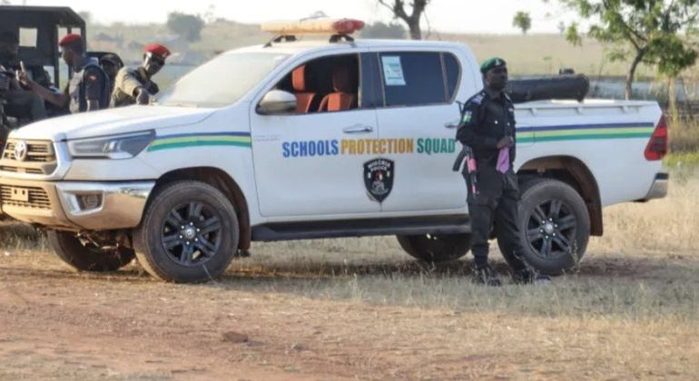 PERSONA TË ARMATOSUR BASTISIN SHKOLLËN NË NIGERI/ Rrëmbejnë 200 nxënës dhe mësues