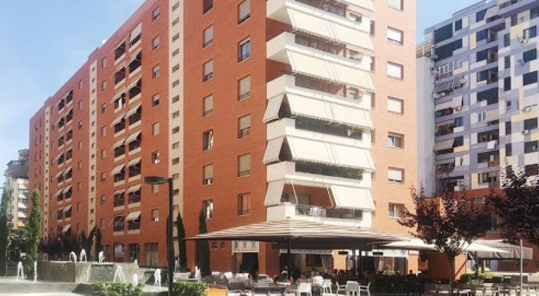 44% E PRONAVE SHITEN NË PERIFERI/ Kush janë zonat më të kërkuara në Tiranë? Kushti, të ketë parkim