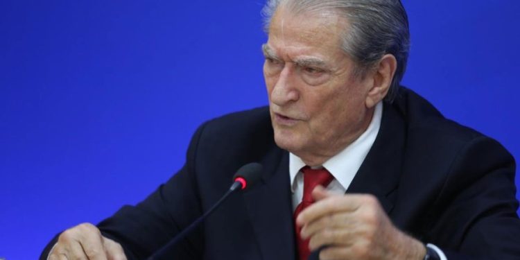 FESTA E FLAMURIT/ Uron kreu i PD Berisha: Të çlirojmë sa më shpejt Shqipërinë nga regjimit i Pashiqit të Tiranës