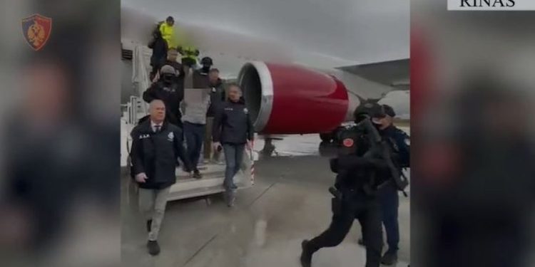 NGA SHBA NË RINAS/ Ekstradohet drejt Italisë shqiptari i dënuar me 30 vite burg për vrasje