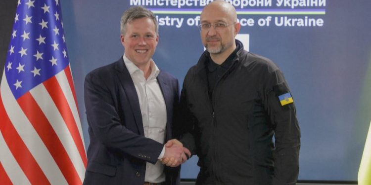 PENTAGONI ZBARKON NË UKRAINË/ Kievi do të japë Donbasin dhe do të përgjysmojë ushtrinë?