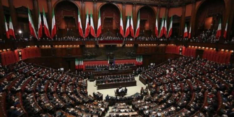 BURG PËRJETË PËR VRASËSIT E GRAVE/ Parlamenti italian voton ligjin