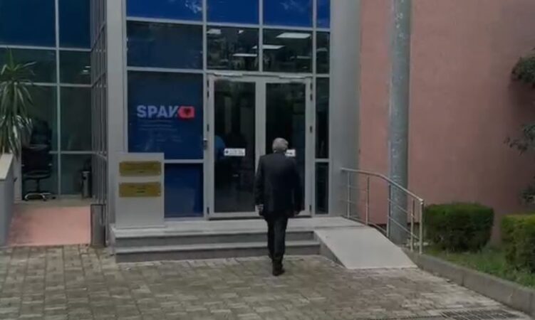 REFUZOI TË PARAQITEJ PËE “21 JANARIN”/ Sali Berisha shkon në SPAK për “Partizanin”