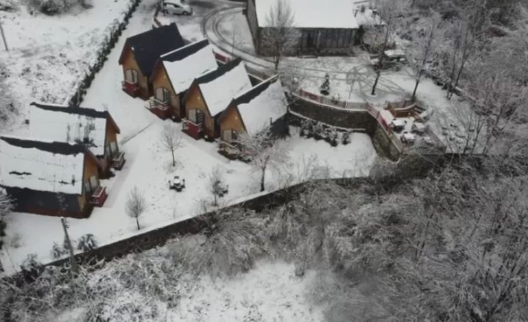 ZBARDHET EDHE QARKU I SHKODRËS/ Dëbora shkon në 40 centimetra