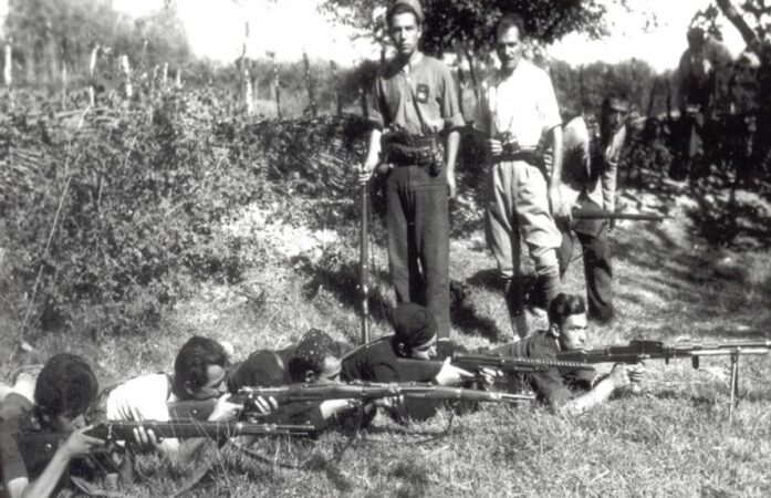 DOSSIER/ Raporti i agjentit “Mësuesi”, për oficerin e Sigurimit: Myzafer Trebeshina më tha se Sulo Tragjasin e vramë, pasi ai me shokun e tij, Petro Ndreu, donin…