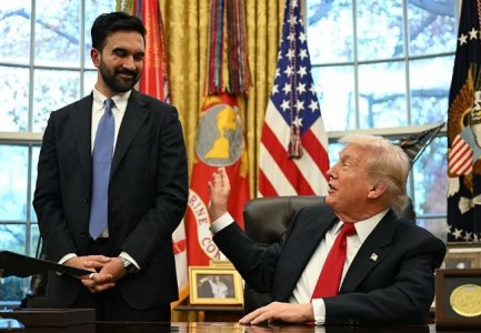 “DO JETË NJË KRYEBASHKIAK I SHKËLQYER”/ Donald Trump shtrëngon duart me Zohran Mamdani