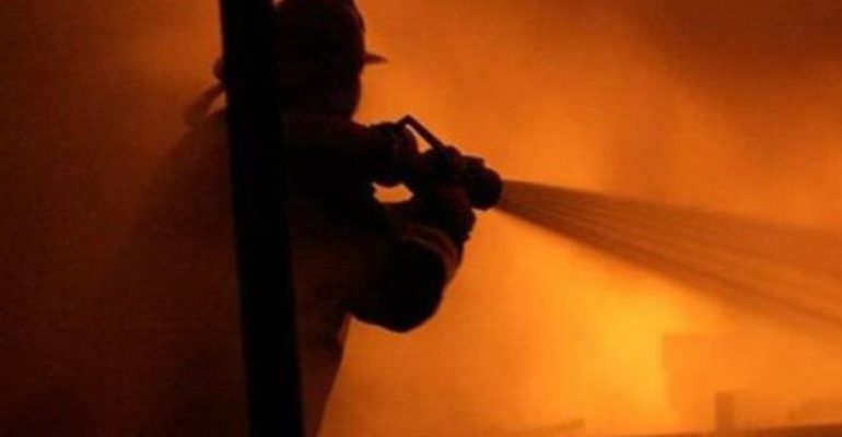 HAKMARRJA MË E PAZAKONTË/ 37-vjeçarja i djeg shtëpinë të dashurit në Tiranë