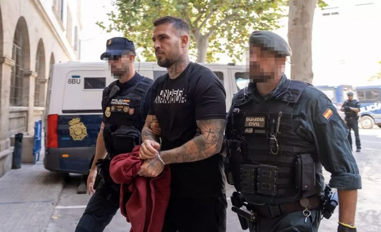 GODITET RRJETI I MAFIES SHQIPTARE NË SPANJË/ Mbi dy ton drogë dhe 25 milionë euro të sekuestruara, ja si trafikantët u vendosnin çip përgjimi policëve