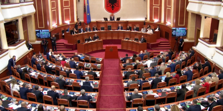 ME 77 VOTA PRO/ Kuvendi i Shqipërisë miraton projektiligjin për Barazinë Gjinore