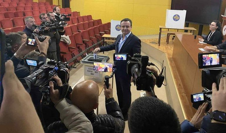 VENDORET NË KOSOVË/ Kurti thirrje qytetarëve të votojnë: Është një ditë e mirë për demokracinë