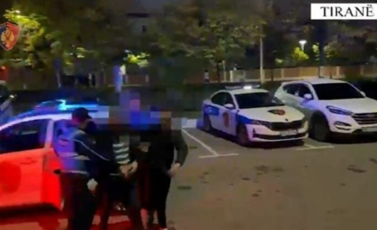 E PËSON KEQ/ E mashtroi dhe i mori 21 mijë euro për dokumente udhëtimi drejt SHBA-së, arrestohet 40-vjeçari në Tiranë