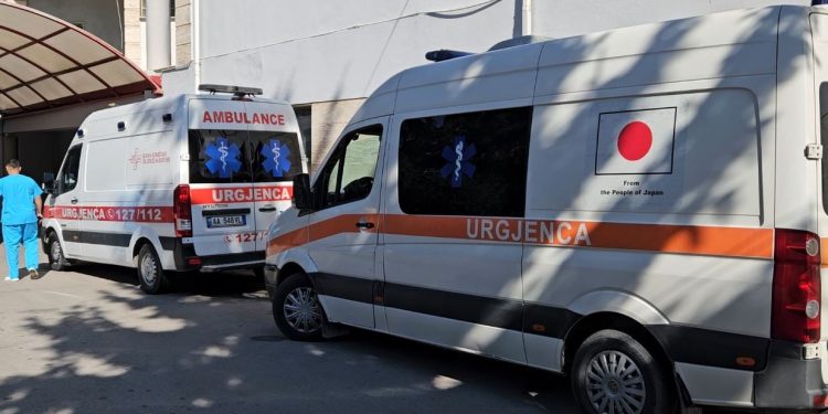 E RËNDË/ Ndërron jetë 48-vjeçarja në Korçë, djali akuzon mjekët: Nuk treguan kujdesin e duhur, e nxorën nga spitali