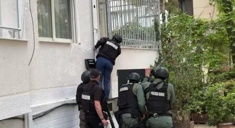 “LARGOHUNI SE DO QËLLOJ”/ Identifikohet 24-vjeçari i cili kërcënon RENEA-n dhe Antiterrorin në Fushë Arrëz!