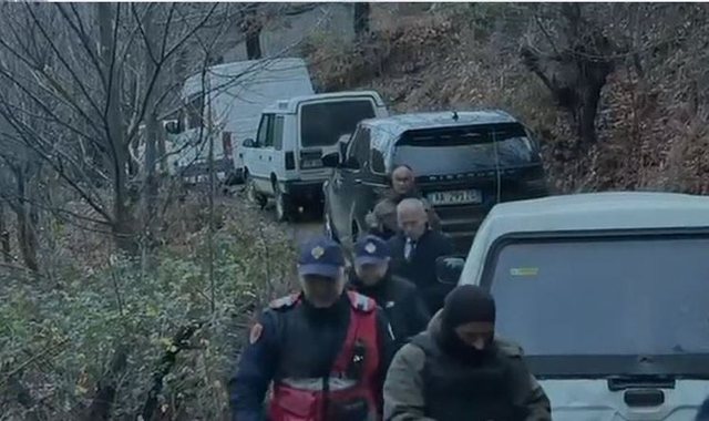 “MOS U AFRONI…”/ Policia sinjalizime për kanabis, Eren Uka u vetëplagos për të akuzuar blutë. Dy të rinjtë ‘kyçin’ gojën