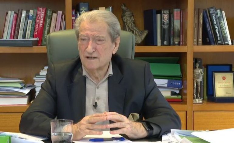 STRUKTURAT E PARTISË ZGJIDHEN ME VOTË/ Sali Berisha u jep fund dilemave: Nuk do të jap dorëheqje