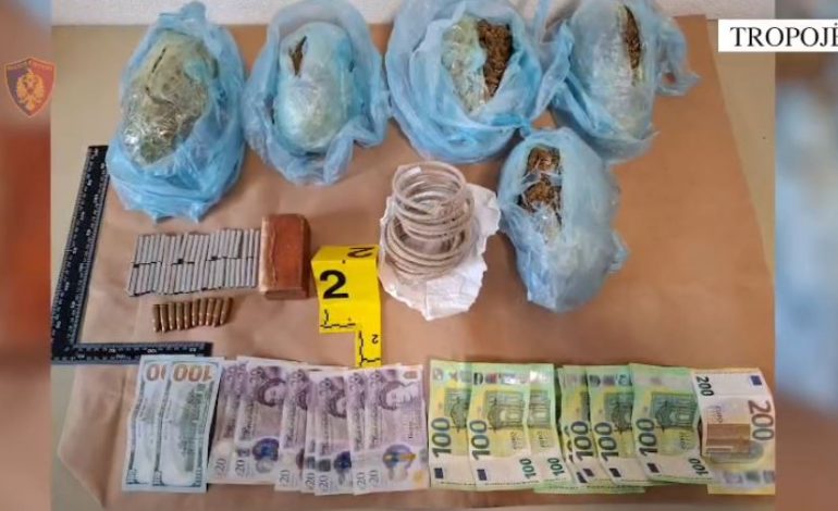 E PËSON KEQ/ Transportoi me varkë 1.2 kg kanabis, eksploziv dhe municion luftarak me qëllim trafikun drejt Kosovës, vihet në pranga 29-vjeçari