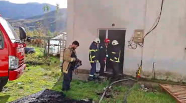 PRAG TRAGJEDIE NË LIBRAZHD/ Bie zjarr në një banesë sociale, autori…