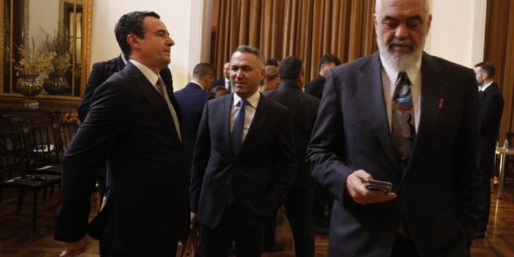 PAMJET/ Çfarë nuk u pa nga samiti me liderët e rajonit, Rama i fokusuar te telefoni, ja si reagon Albin Kurti