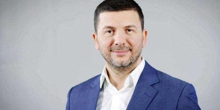 KOSOVË/ Jep dorëheqjen kreu i PDK-së, Memli Krasniqi