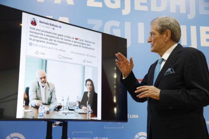 “POSTIMI U FSHI”/ Berisha nxjerr foton e Ramës me Ballukun: Ja çfarë shkruante ‘Sulltanesha’ në 2021-shin