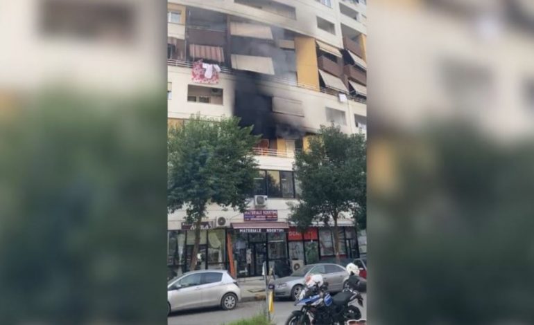PAMJET/ Zjarr në një banesë në Astir! Banorët të bllokuar…