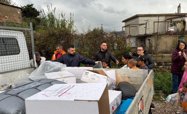 SHTËPITË U PËRMBYTËN NGA MOTI I KEQ/ 25 persona strehohen me çadra në Çukë të Sarandës