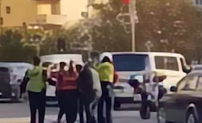 PAMJET/ Policia në Vlorë nxjerr nga makina me dhunë burrin në sy të vajzës! TMERROHET e mitura…