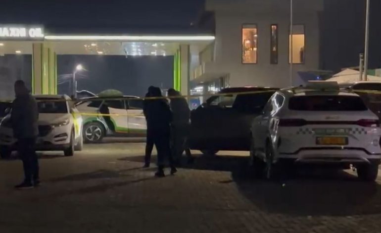 VRASJA NË ELBASAN/ Dyshohet për dy autorë. Disa të shoqëruar nga policia