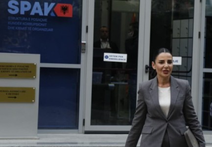 RAMA E FLAKU SI LECKË/ GJKKO pezulloi nga detyra Ballukun, reagon PD: I kishte ngrënë dardha pas shpine! Këta nuk e njohin dorëheqjen