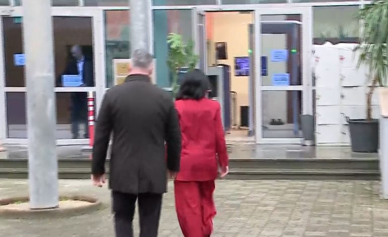 E PEZULLUAR NGA DETYRA/ Belinda Balluku shkon në GJKKO