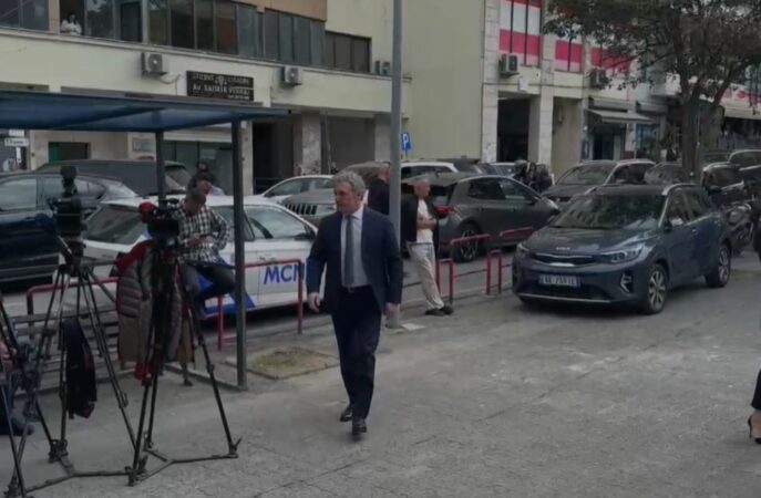 KALLËZIMI I ISH-KREUT TË UJËSJELLËSIT NË SHKODËR/ Bardh Spahia shkon në GJKKO